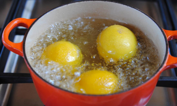 Сварите лимоны вечером и пейте жидкость, когда проснетесь! Вы будете потрясены результатами