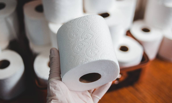 Врачи предупредили о распространенной ошибке в туалете